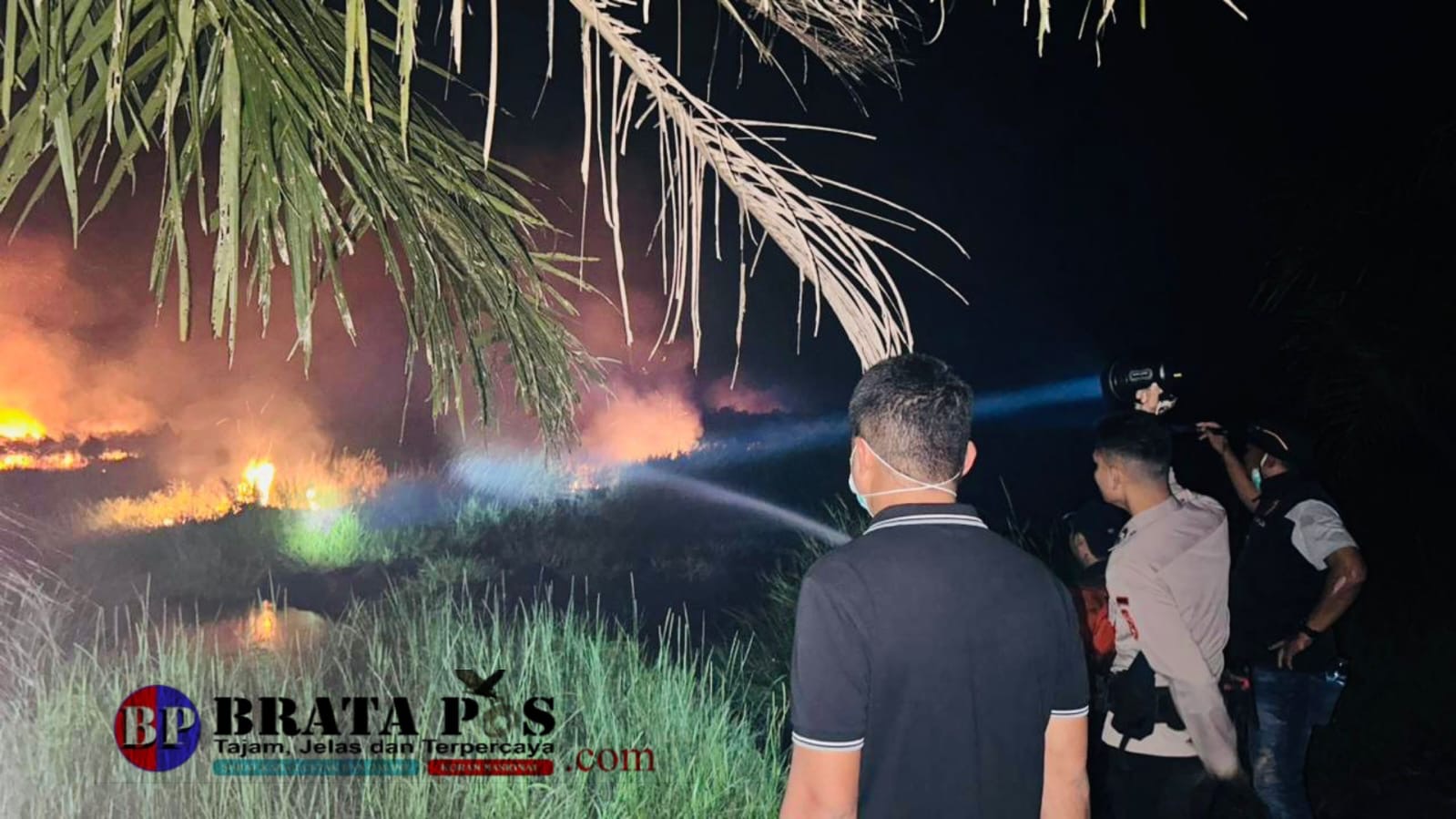 Mitigasi Karhutla, Kapolres Ogan Ilir Terjun Lapangan, Pimpin Padamkan Api Karhutla.